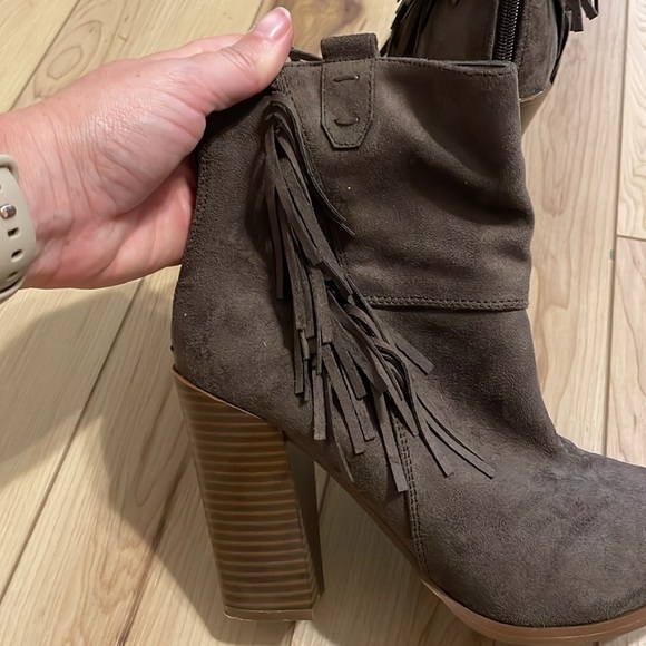 Just fab heel fringe booties 8.5 - Picture 3 of 4